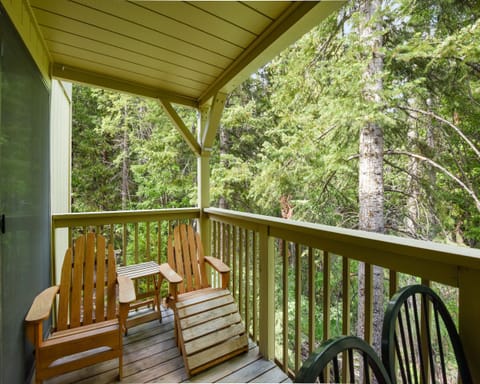 Balcony with seating