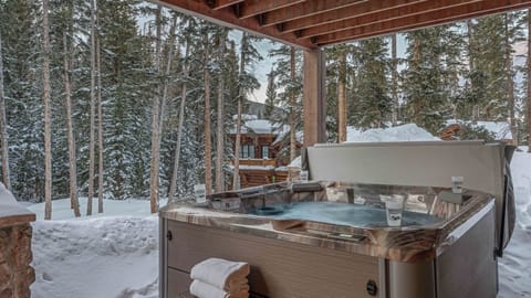 Private hot tub in the pines