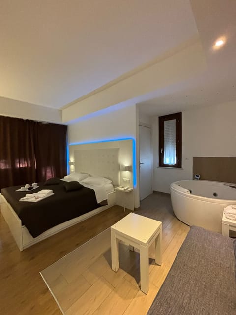 Deluxe Suite | Memory foam beds, in-room safe, desk, laptop workspace