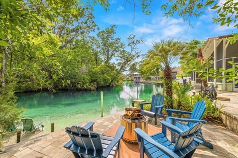 Enjoy clear Weeki Wachee River waters with direct access to lounge, boat or swim