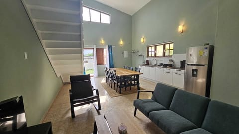 Woonkamer, eetkamer en keuken