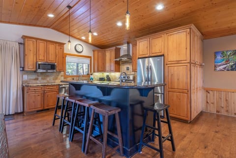 Nicely appointed gourmet kitchen with stainless appliances and granite countertops.