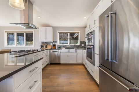 Chef's kitchen - fully stocked