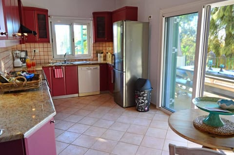 Big family kitchen at the flat (gas kitchen)