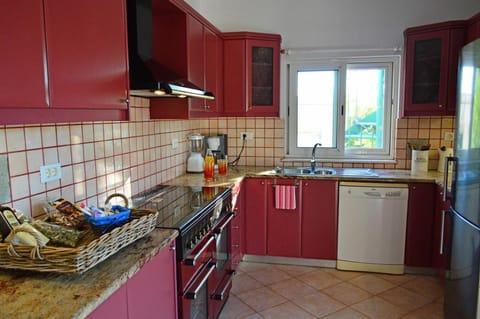 Big family kitchen at the flat (gas kitchen)