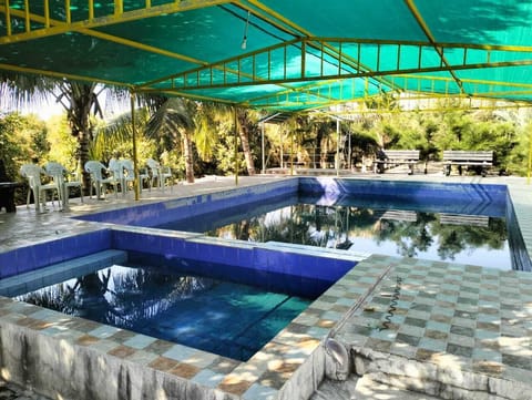 15 outdoor pools