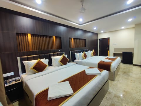 Elite Suite, Sea View | Desk, laptop workspace, free WiFi
