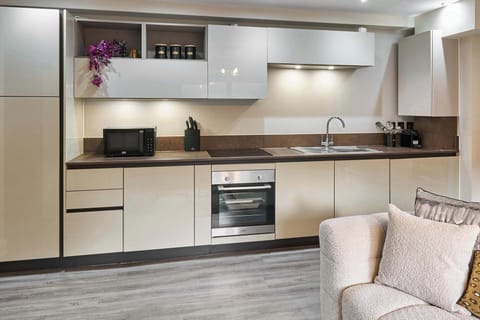 Chic Townhouse by the Docks, Liverpool - Host & Stay