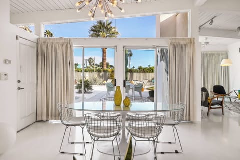 K0033 Dining table