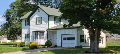 Front view of The Farmhouse at Lindwood.