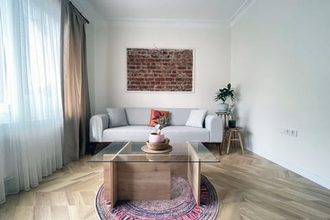 Family Apartment, Kitchen, City View | Living area