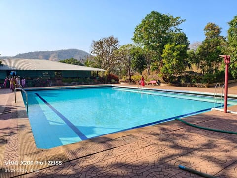 2 outdoor pools