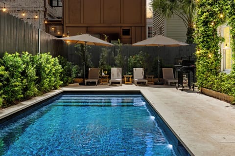 Pool! | 2 Blocks to King St | Parthenon Suites