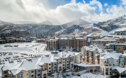 The perfect Ski Condo at Park City Mtn Resort Canyons Village.  Sleeps 6 Ski 
