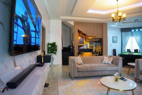 Family Apartment, Balcony, City View | Living area