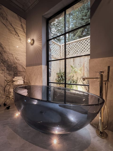 Urisk Hollow | Bathroom | Hair dryer, bathrobes, slippers, towels