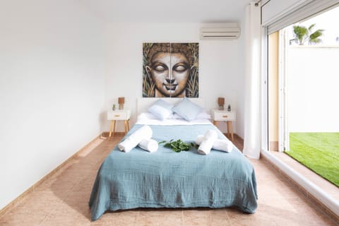 3 bedrooms, bed sheets