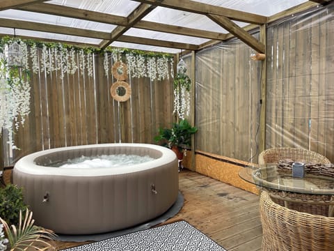 Jacuzzi em pérgula fechada