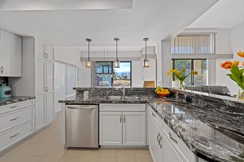 Open kitchen, you can see the mountains and living room!