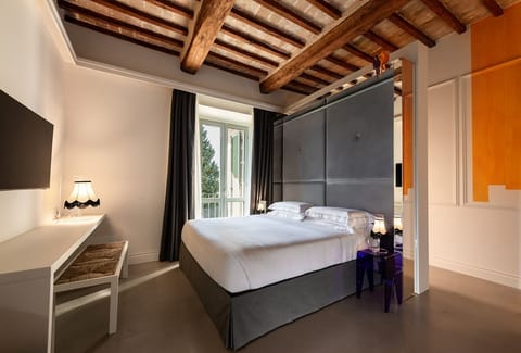 Suite, Balcony | 1 bedroom, minibar, in-room safe, desk