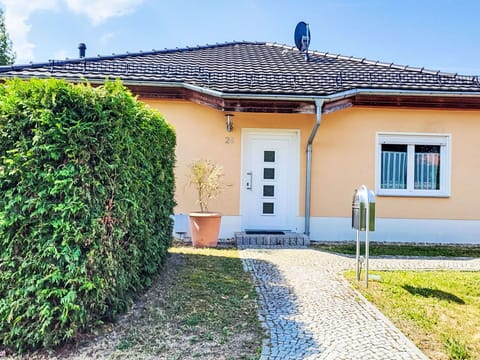 House, Home, Roof, Shrub, Architecture, Residential Area, Cottage, Door, Estate, Garden