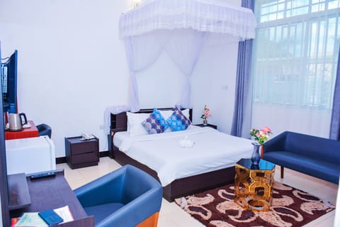 Deluxe Double Room | Desk, laptop workspace, free WiFi