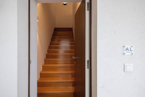 5f6df916 1df5 4f4d b36a 1132428417b8