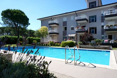 Holiday Home Swimming Pool