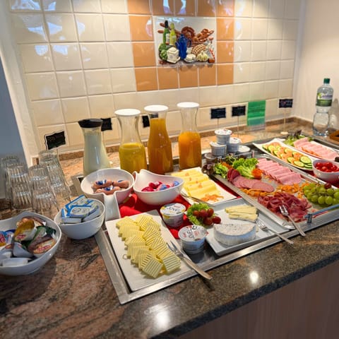Daily buffet breakfast for a fee