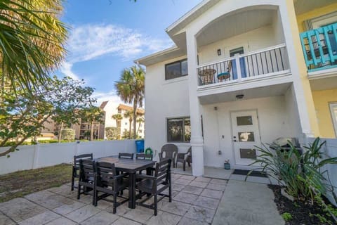 Large Outdoor Patio Space