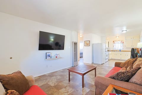 Living room with 65" Smart Tv!