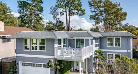 4 Bedroom House - Sleeps 9!