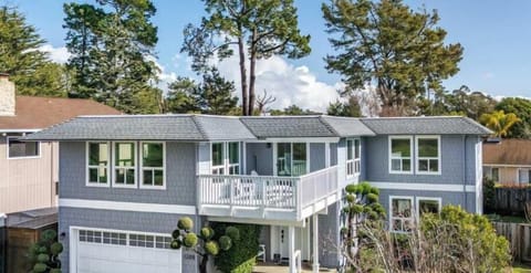 4 Bedroom House - Sleeps 9!
