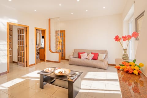 Family Apartment, 3 Bedrooms, Fireplace (Bright Apartment Private Parking) | Living area | Smart TV