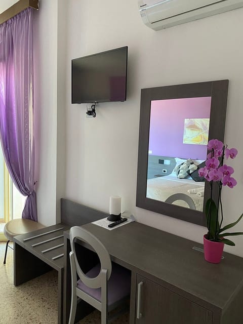 In-room safe, free WiFi