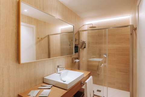 Junior Suite, 1 Double Bed | Minibar, in-room safe, desk, laptop workspace