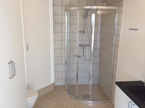 Classic Tree House, Lake View | Bathroom