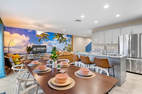 Dining Area: A small, intimate dining space for quick meals.