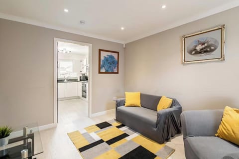 House, 3 Bedrooms, Smoking, Patio | Living room