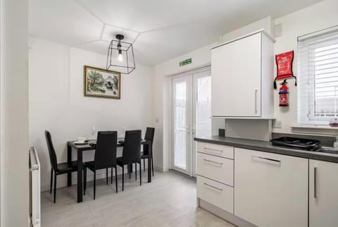 House, 3 Bedrooms, Smoking, Patio | Interior