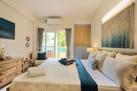 Deluxe Apartment, 1 Queen Bed, Balcony, Pool View | 1 bedroom, iron/ironing board, free WiFi