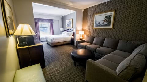 Premium bedding, in-room safe, desk, blackout drapes