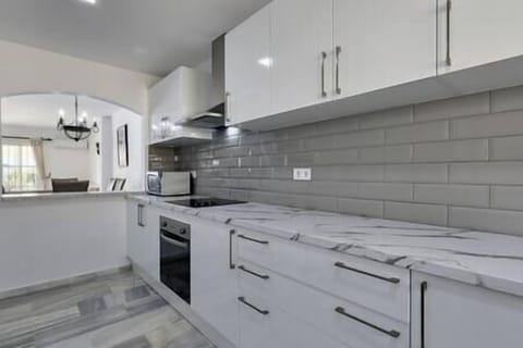 5df6fdf7 63b1 4e29 b161 c59a717d07fb