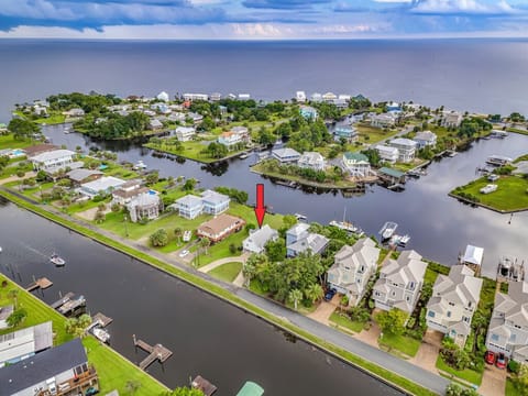 Location of home on canal to gulf