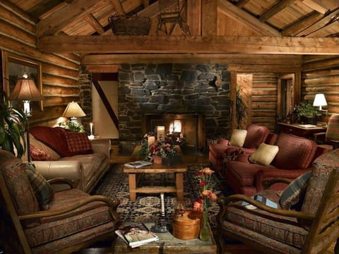 Warm and inviting with rustic charm, the cozy lobby features rich tones, plush seating, and a crackling stone fireplace for ultimate relaxation.