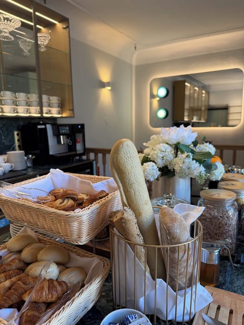 Daily buffet breakfast for a fee