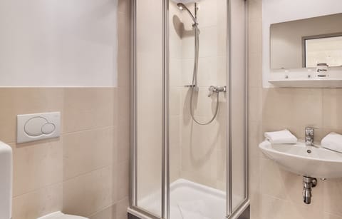 Double room in the nature reserve including entrance to the Water AREA | Bathroom | Shower, hair dryer, towels, toilet paper