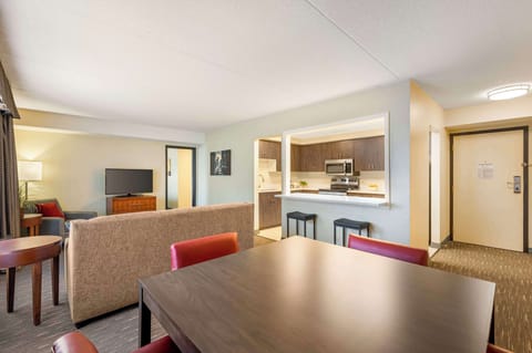 Suite, 1 King Bed with Sofa bed, Non Smoking, Corner (with Sofabed) | Desk, laptop workspace, iron/ironing board, free cribs/infant beds