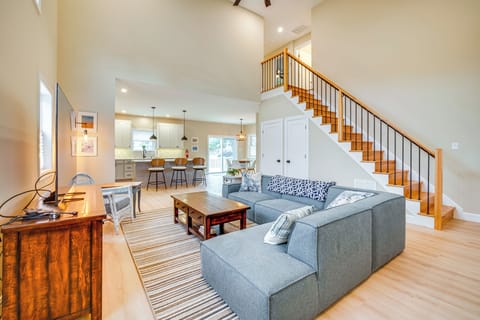 Villas Vacation Rental | 4BR | 2.5BA | 2,200 Sq Ft | 5 Steps Required