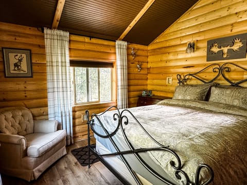 Bedroom. Queen bed, brand new mattress